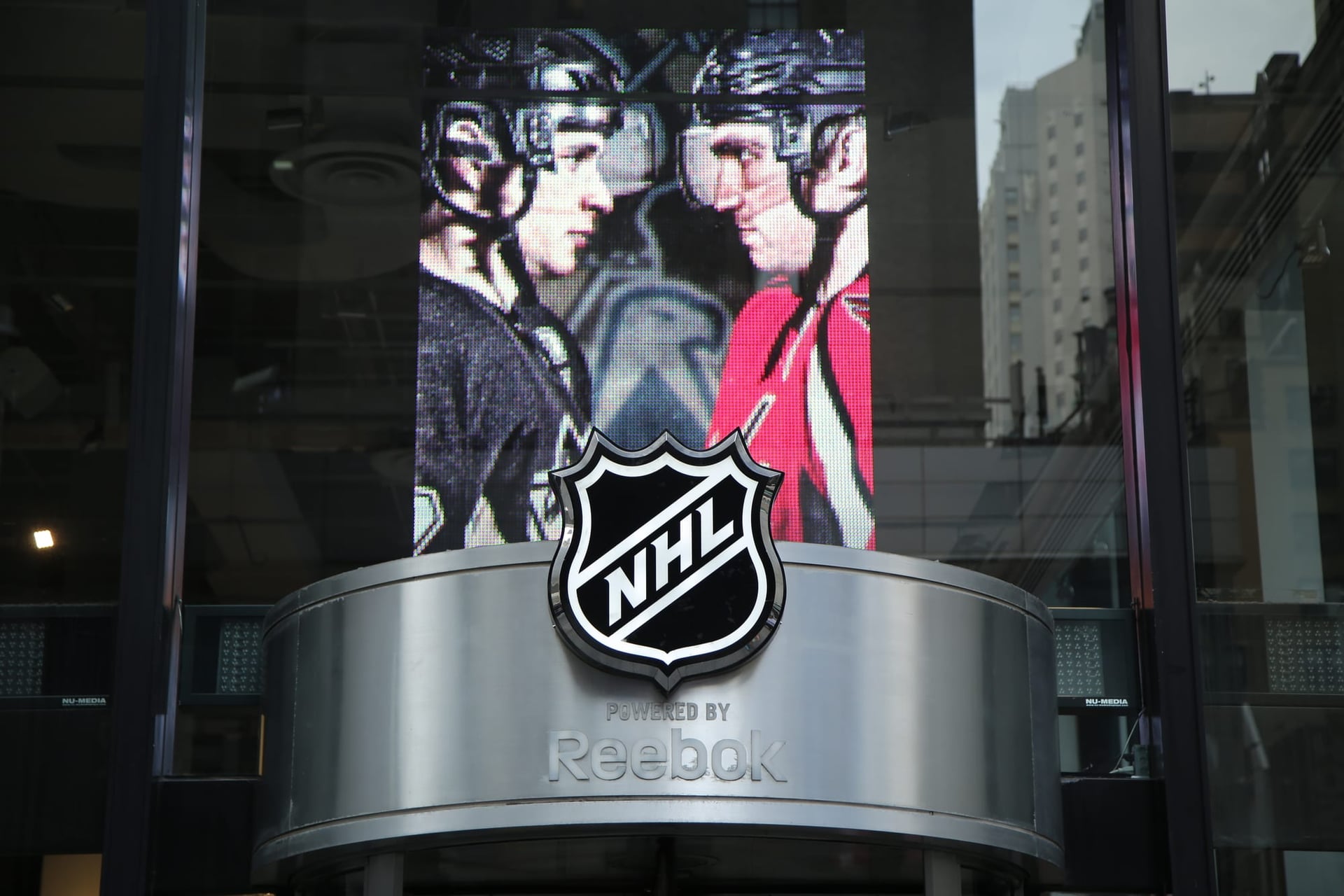 Canopy Growth Corp to Study Impact of CBD on Retired NHL Players