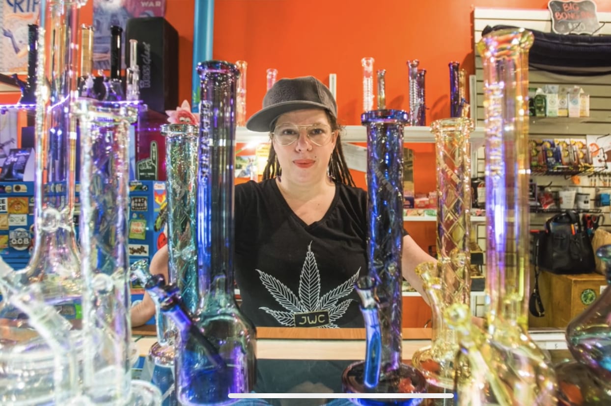 Abi Roach honoured as a hero by Cannabis Amnesty for 4/20