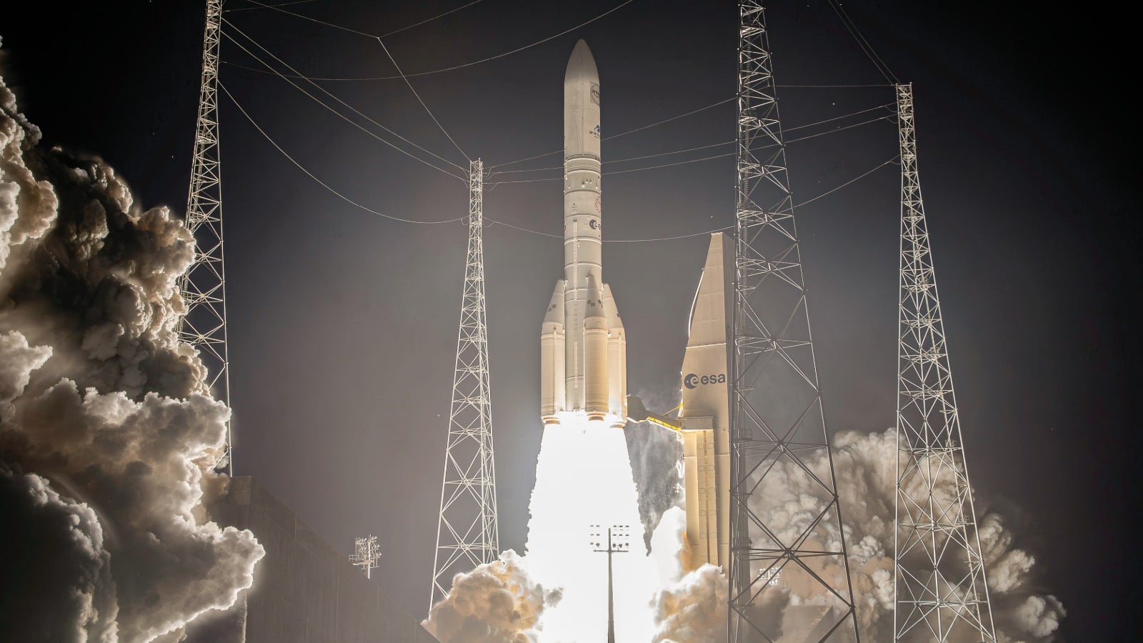 A rocket launches an Amazon Leo satellite mission.