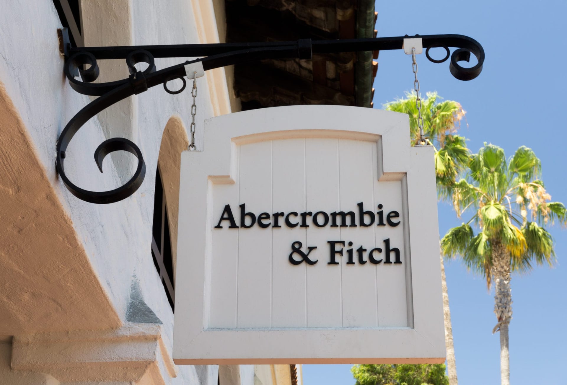 Green Growth Brands to Sell CBD Products in Abercrombie & Fitch Stores