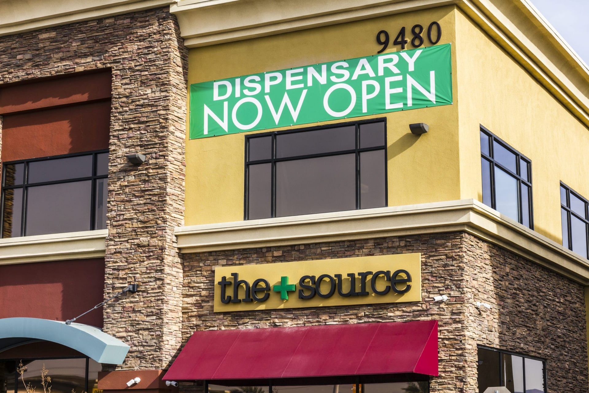 Cannabis retailers got some good news when the Alberta Gaming Liquor Cannabis (AGLC) announced last Thursday it will be lifting the ban on new cannabis licenses, as supply issues ease.
