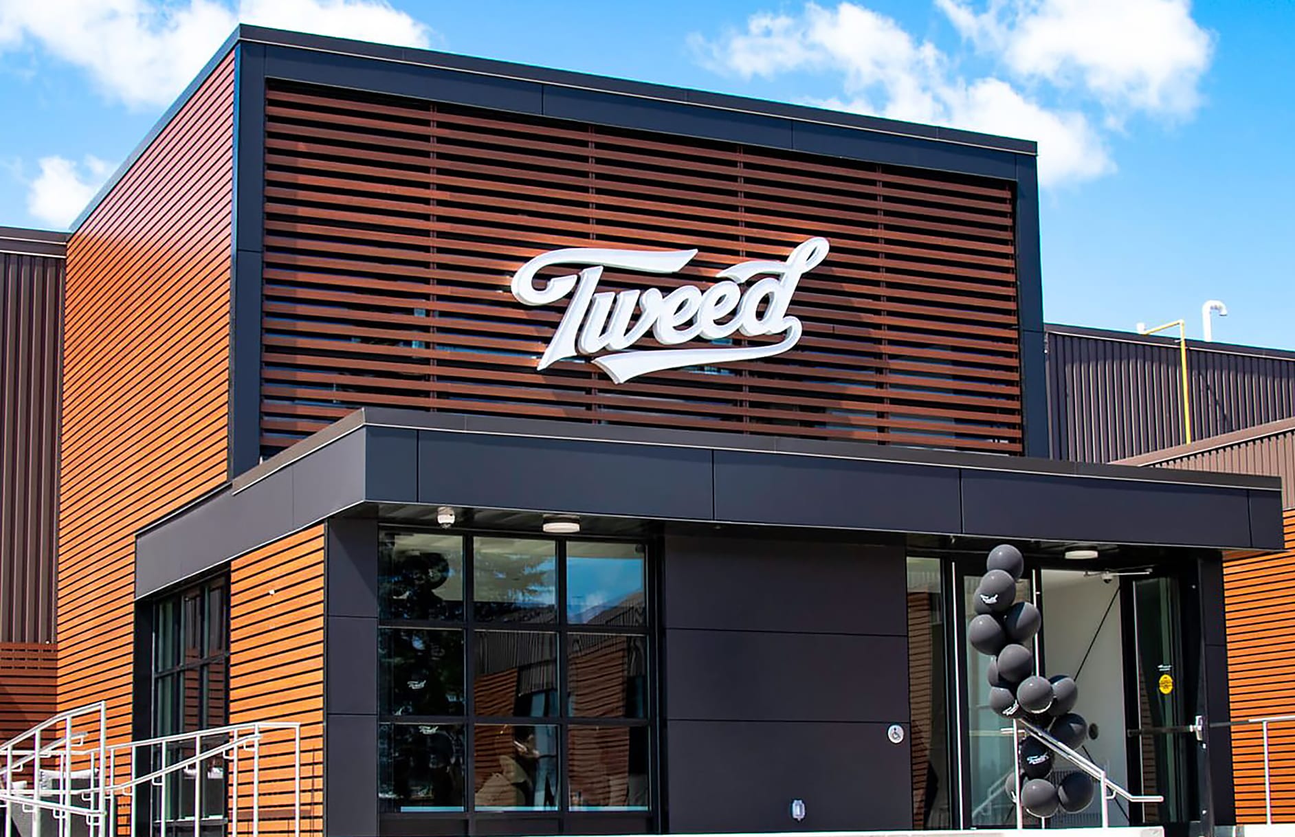 Acreage Sinks After Posting Q2 Loss, Aims To Open Tweed Pot Shops In California