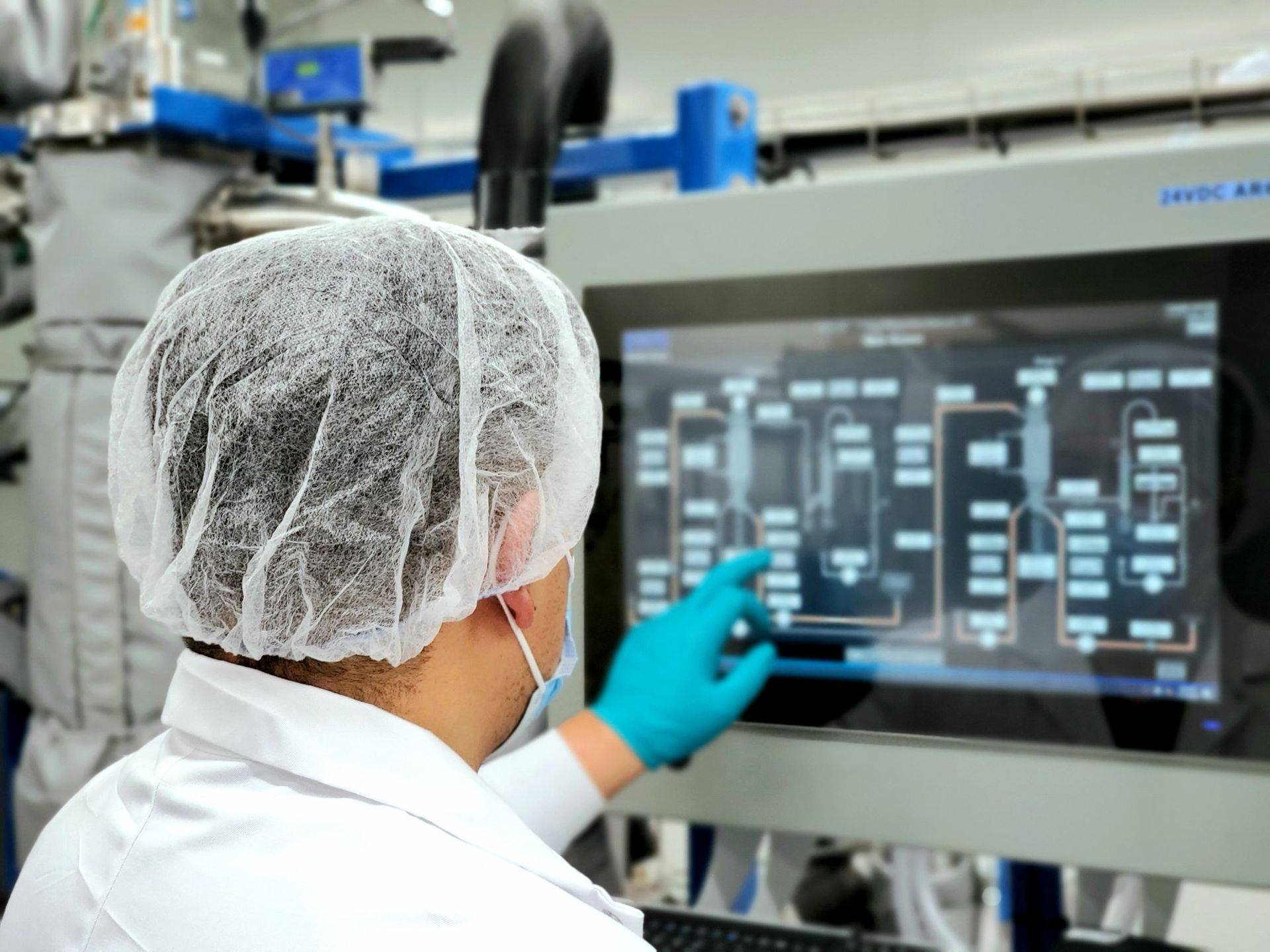 Nextleaf Solution employee in a lab
