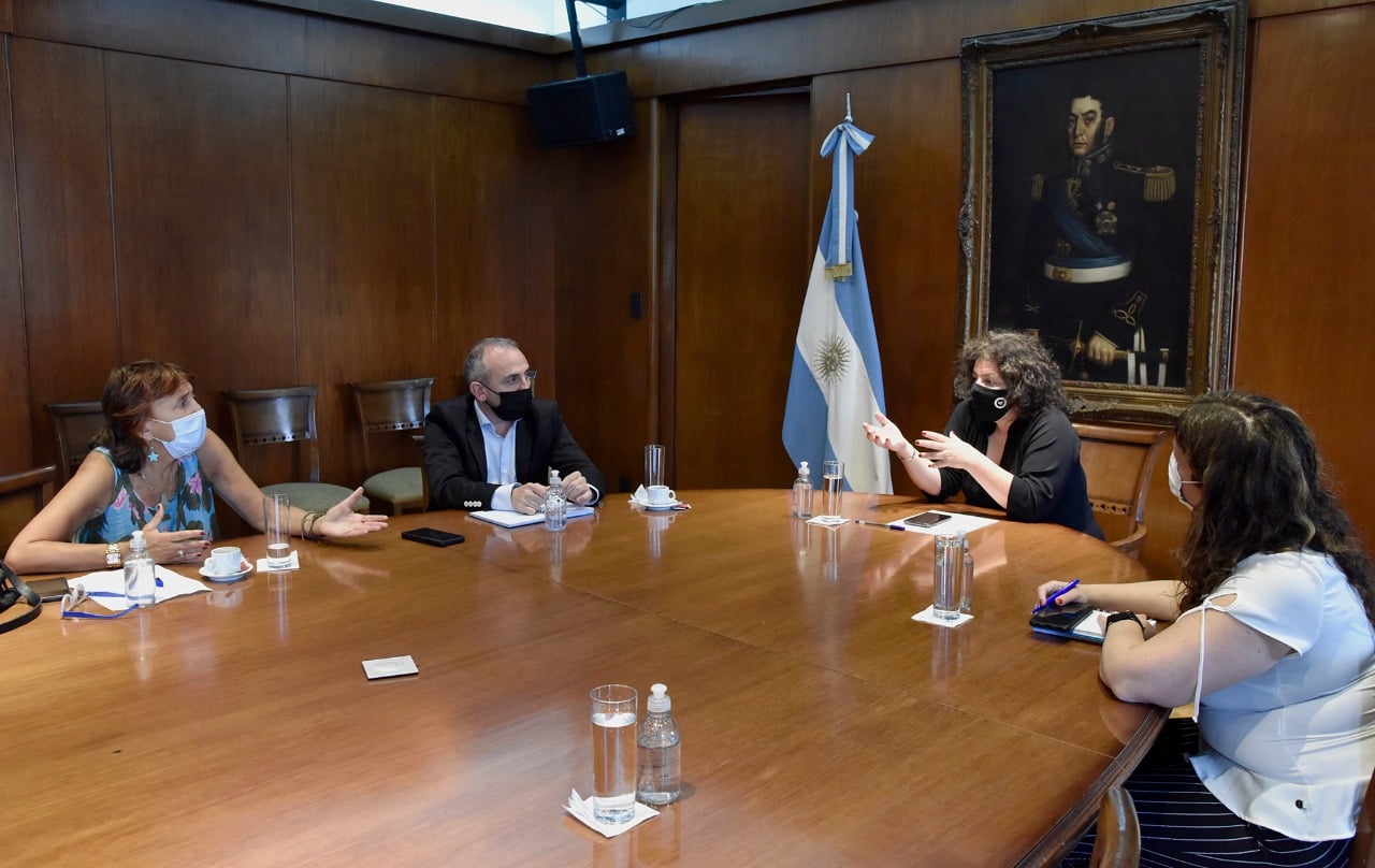 Argentina works on medical cannabis rules but not on regulating industry