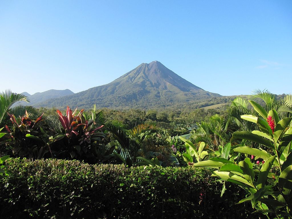 Costa Rican president proposes adult-use pot legalization bill