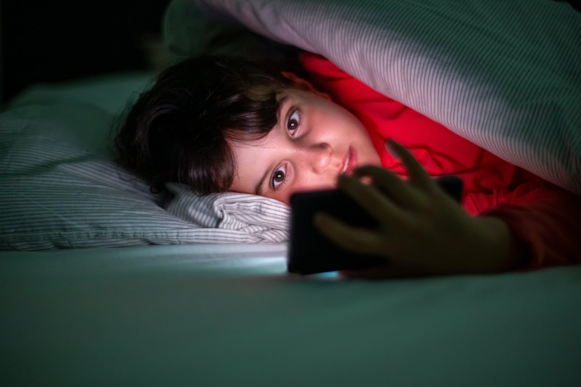 Screen time at night doesn't necessarily mean poor sleep: study
