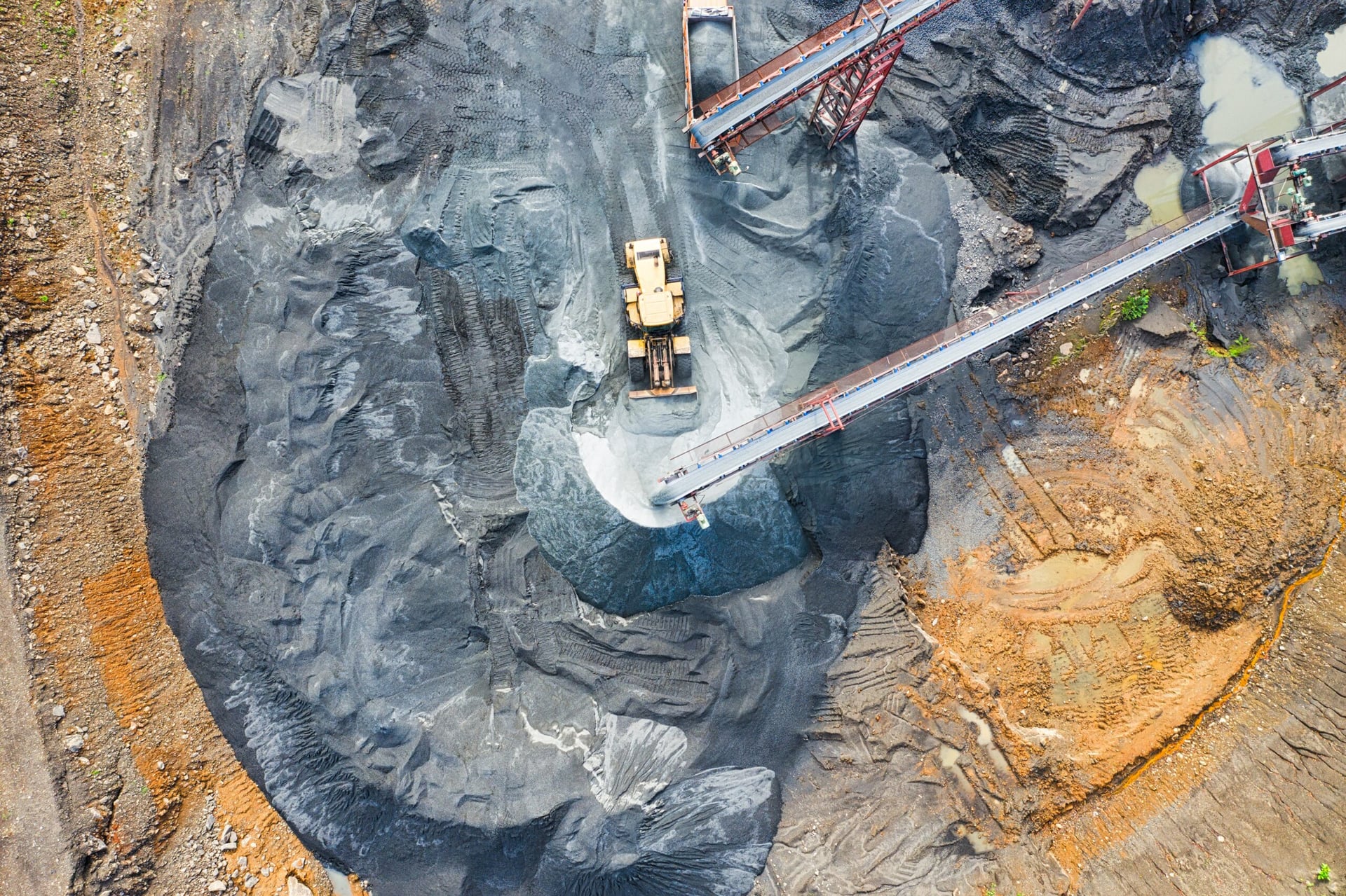 Canada's energy and natural resources sectors are taking the lead in skyrocketing their share prices in the last three years, according to the latest Toronto Stock Exchange (TSX) Top 30 ranking of the most successful companies.