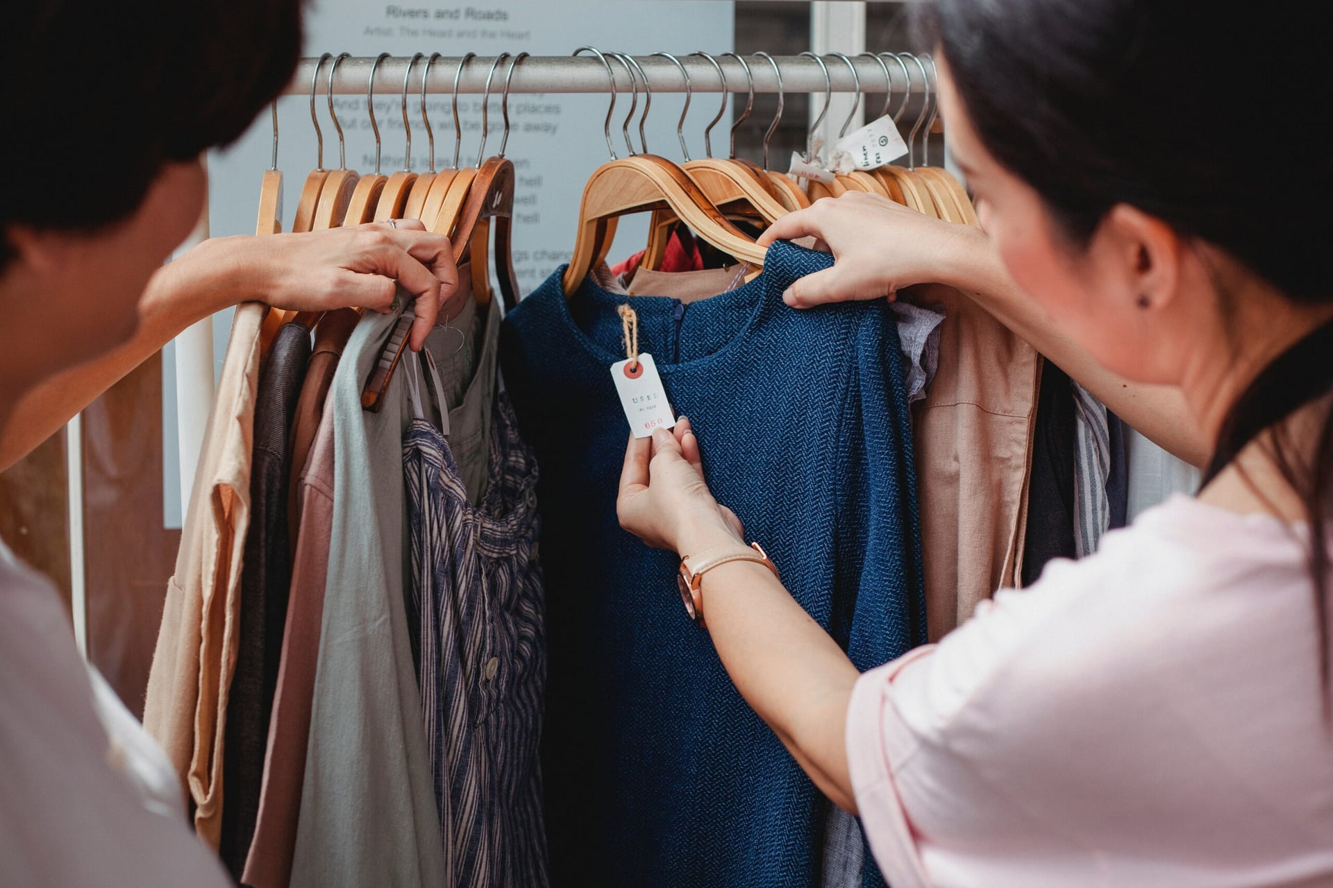 Canadians worried about inflation but will buy gifts this season