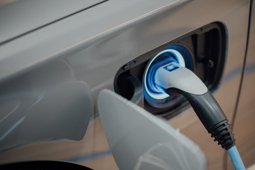 Datametrex AI sells electric vehicle vertical to Graph Blockchain