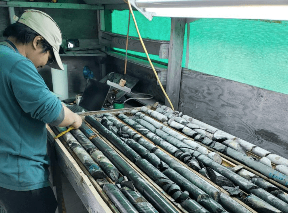 ATHA Energy discovers strong uranium mineralization at North Valour-East