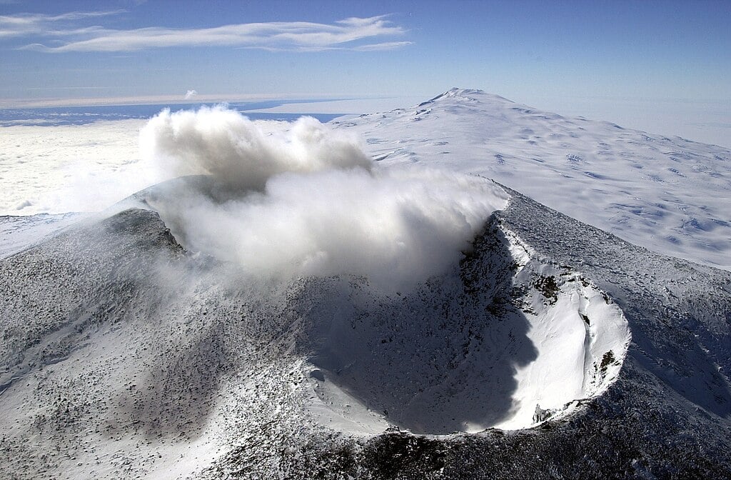 Active volcano in Antarctica spits $6000 worth in gold everyday