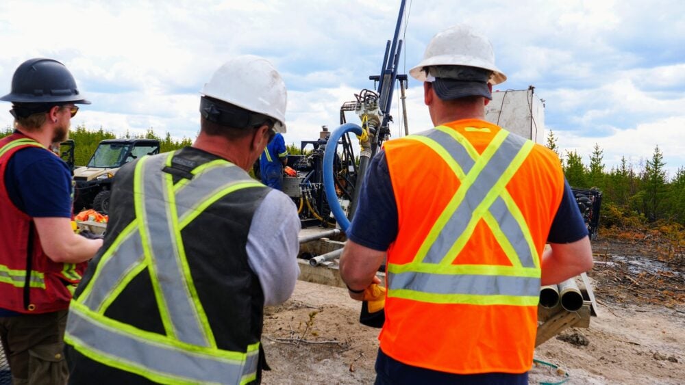 Standard Uranium starts an airborne electromagnetic survey in the Athabasca basin