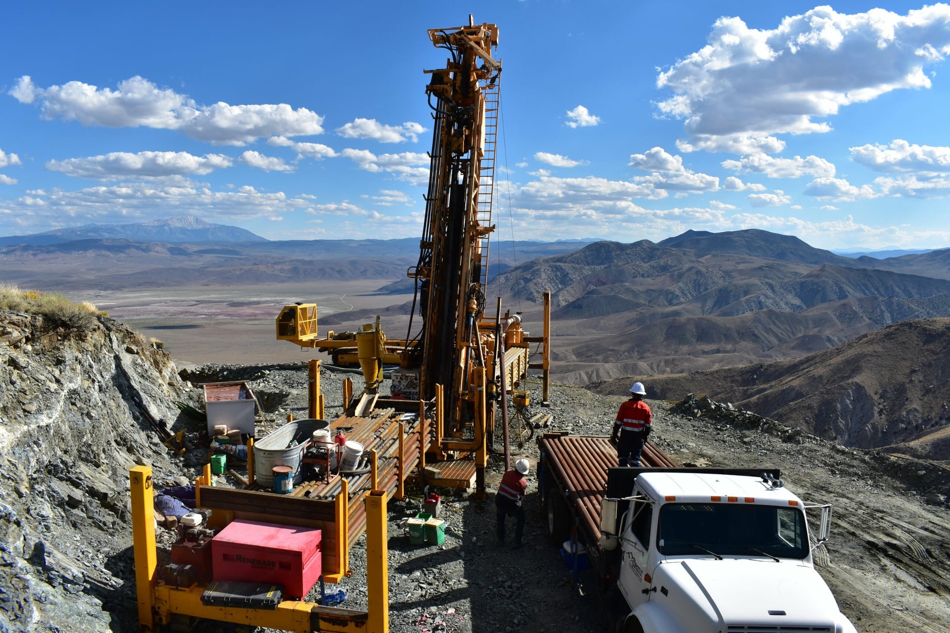 Sierra Nevada Gold shares jump up after rich silver intercept south of Reno