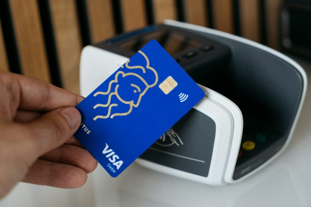 Visa recruits artificial intelligence to fight fraud