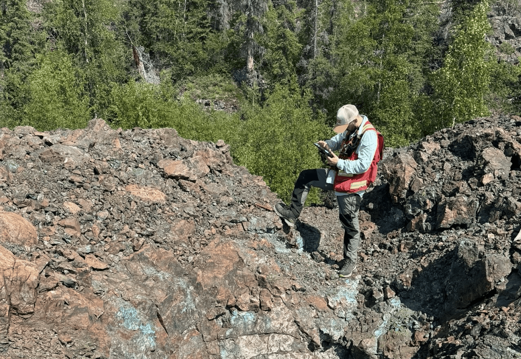 White Cliff identifies more IOCG and uranium targets at Nunavut's Great Bear Lake site