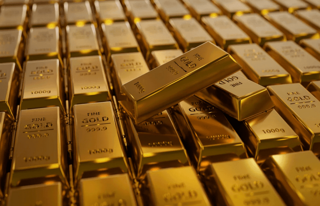 Gold tests all-time high on low consumer confidence and weak economy