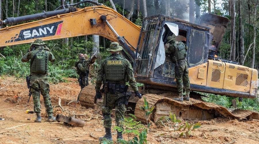 Brazilian authorities set to illegal gold miners from indigenous lands in the Amazon