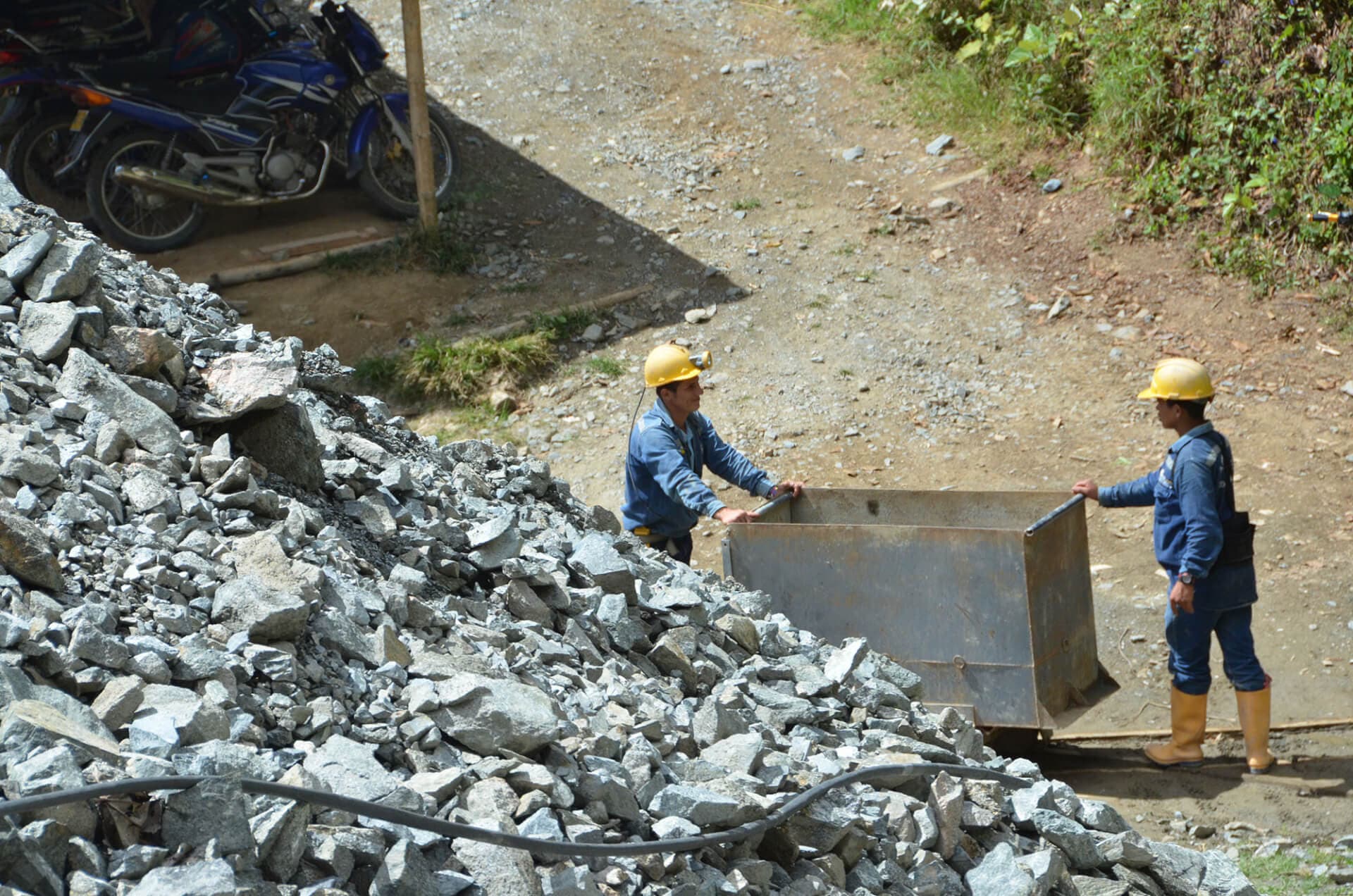 European smartphone companies launch ethical gold mining initiative in Colombia