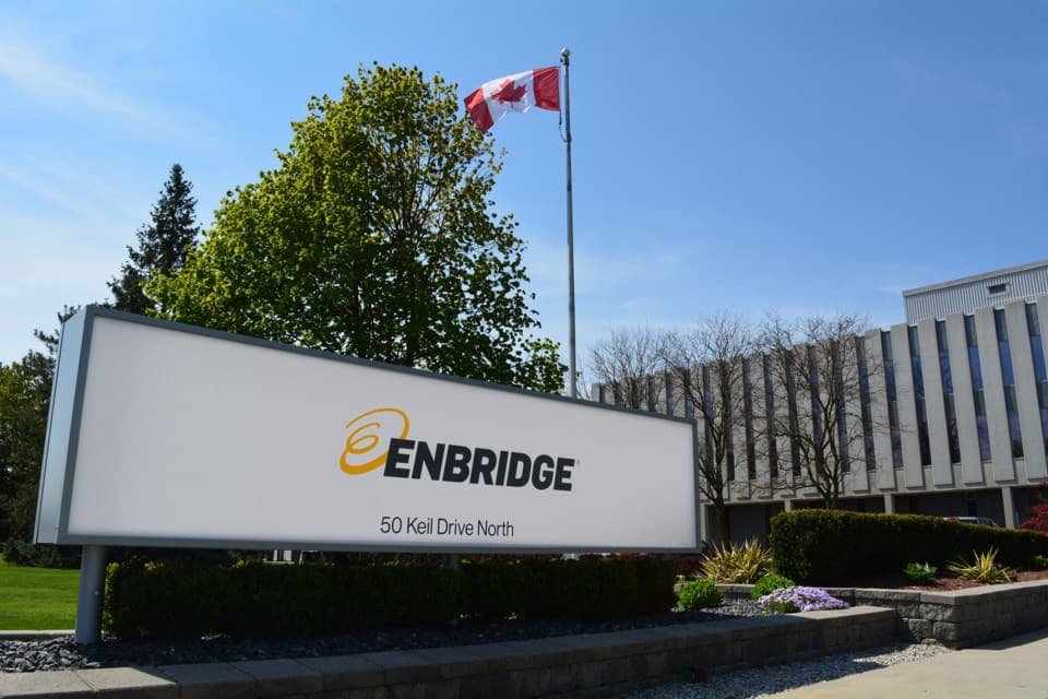 Enbridge drops financials and bumps annual dividend to CAD$3.77 per share