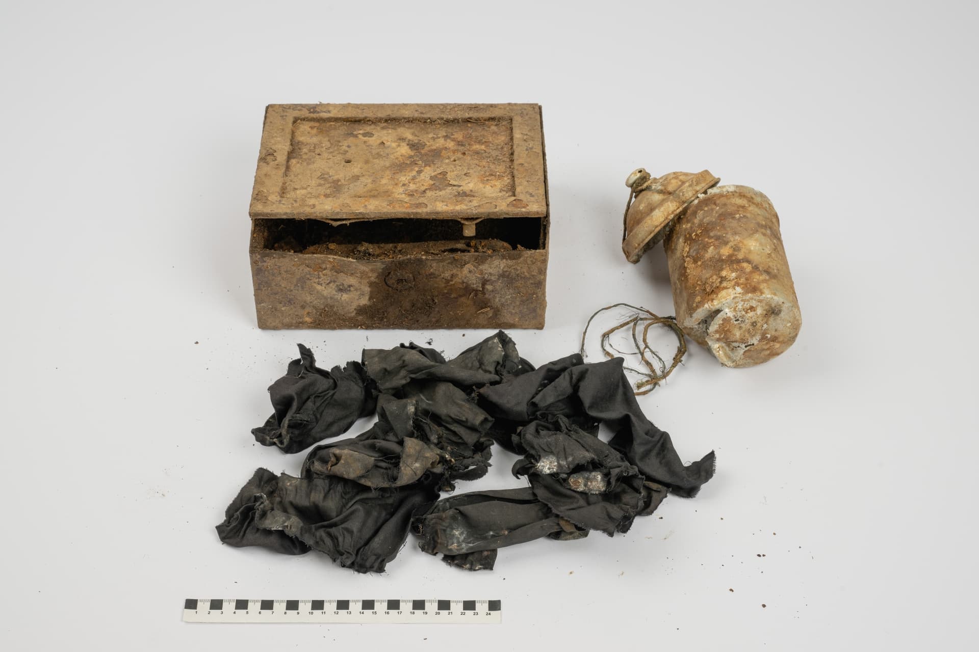 Czech hikers unexpectedly discover trove of gold coins and treasure on their trek