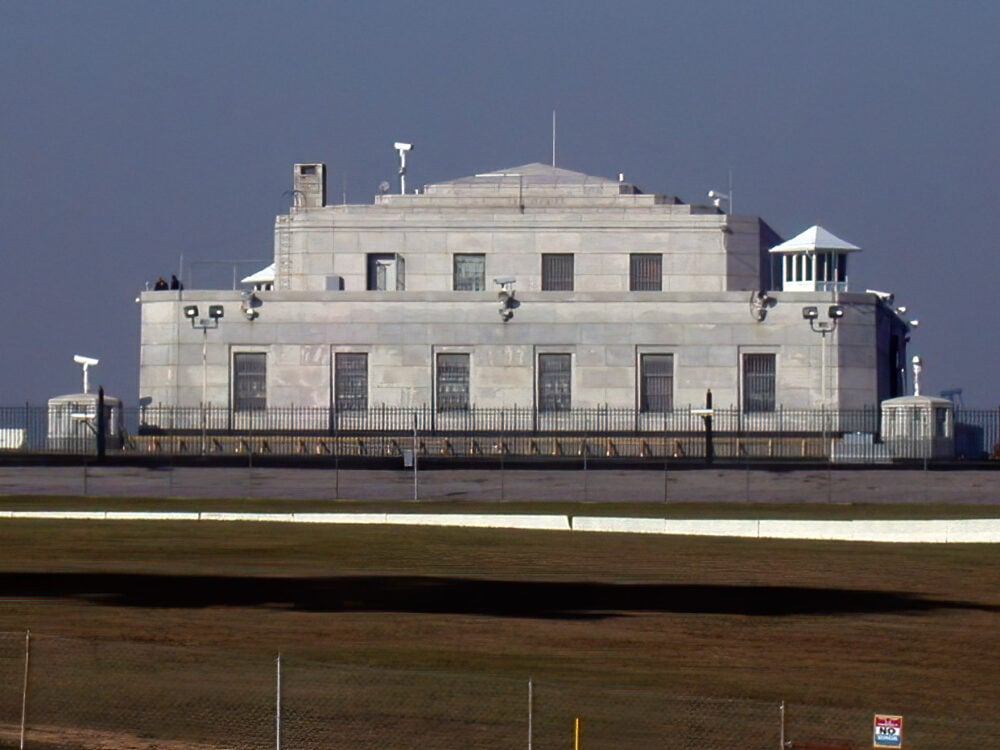 What would happen if the gold in Fort Knox wasn't actually there?