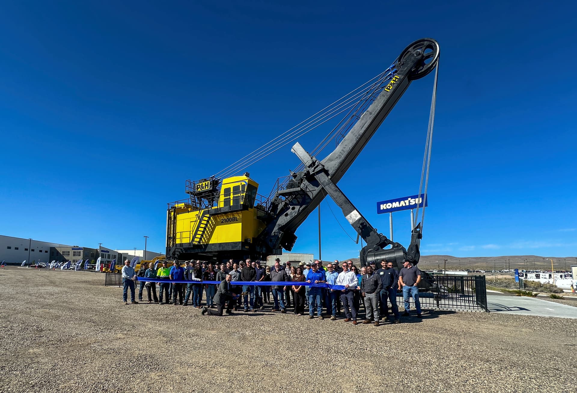Komatsu celebrates erecting electric shovel monument at Nevada facility