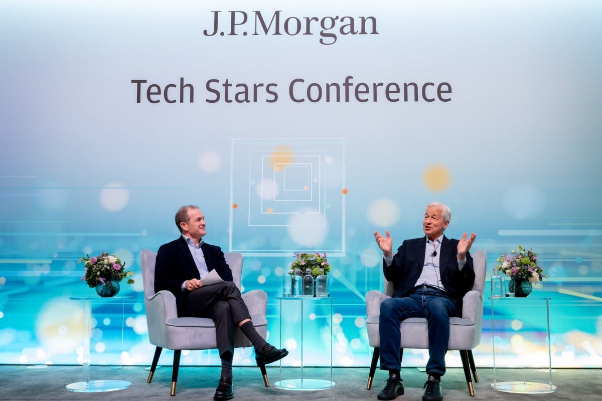Major banks warn of AI bubble bursting, inflated tech stock valuations