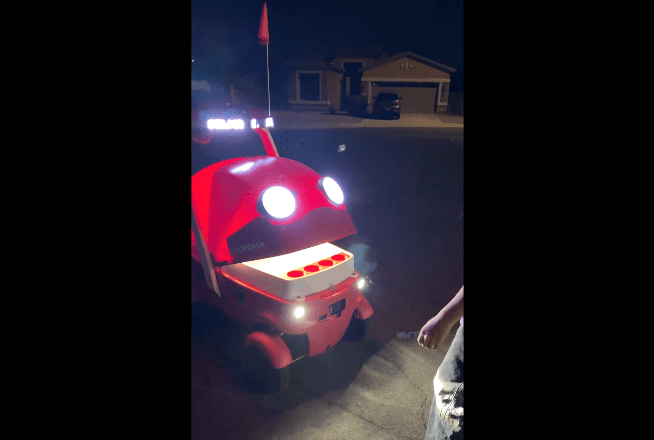 DoorDash's 'Dot' delivery robot now bringing toothpaste and tacos to Phoenix customers