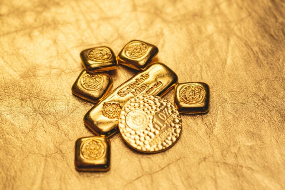 Gold and dollar rise as Venezuela turmoil fails to shake global equity rally