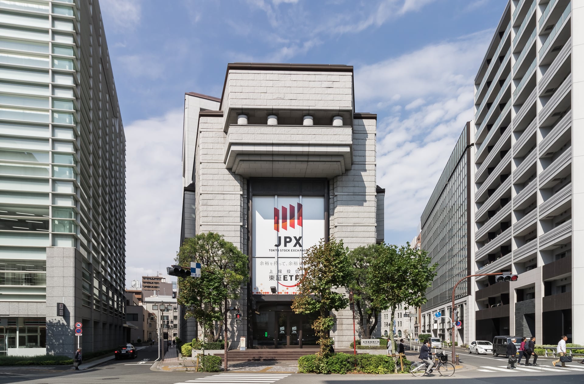 Japan's top stock index hits record high on AI enthusiasm, Middle East hope