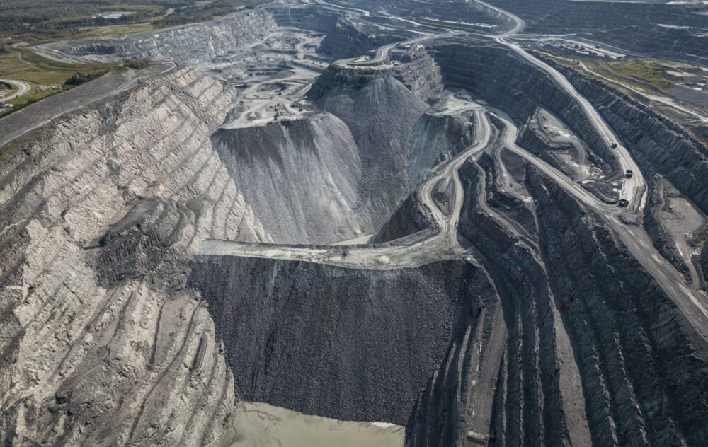 Agnico Eagle suspends Barnat mining after wall movement at Canadian Malartic