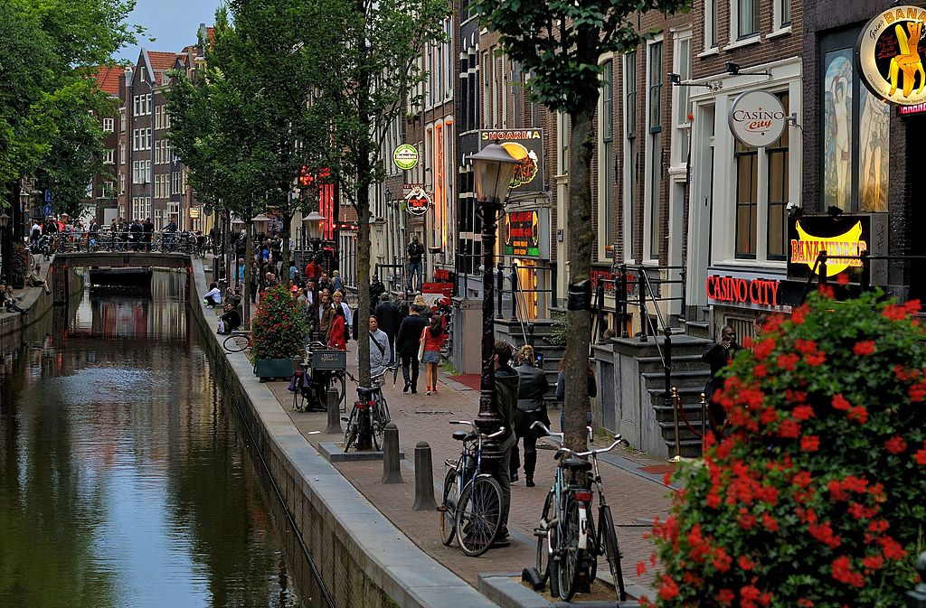 Amsterdam bans cannabis smoking around Red Light District