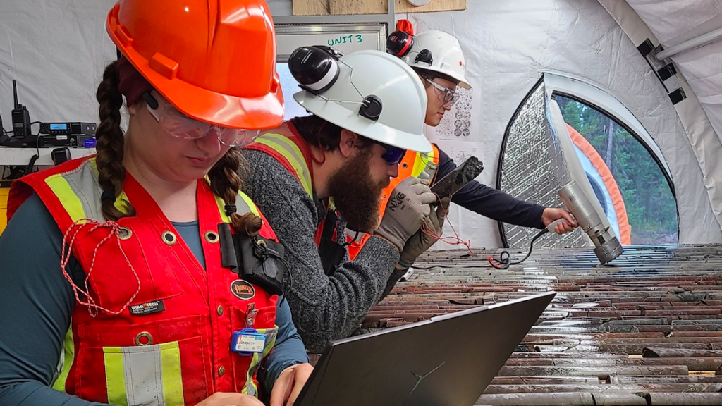 ATHA Energy closes acquisition of Latitude Uranium, obtains Nunavut and