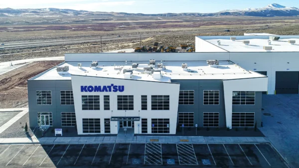 Komatsu celebrates erecting electric shovel monument at Nevada facility