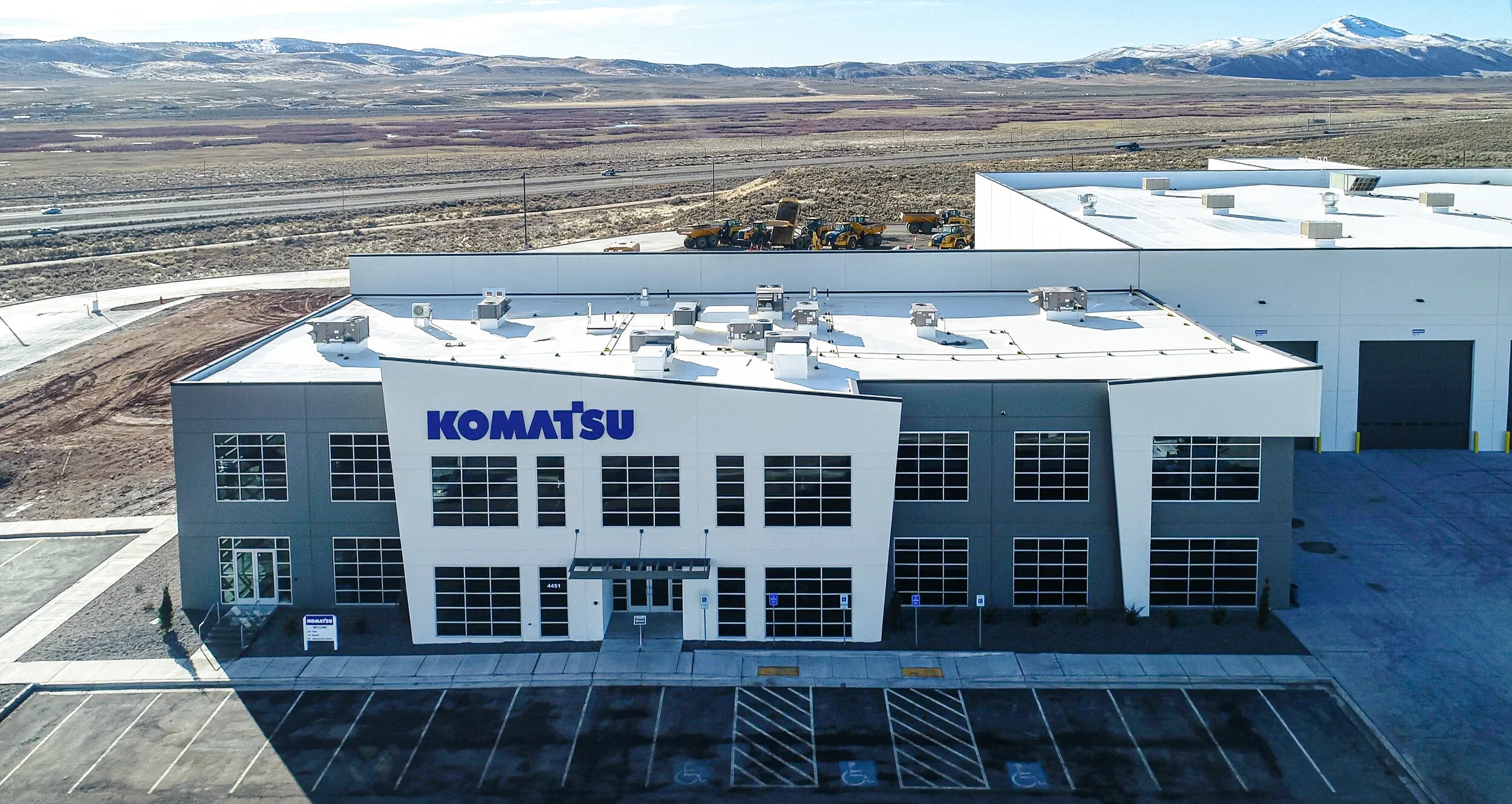 Komatsu celebrates erecting electric shovel monument at Nevada facility