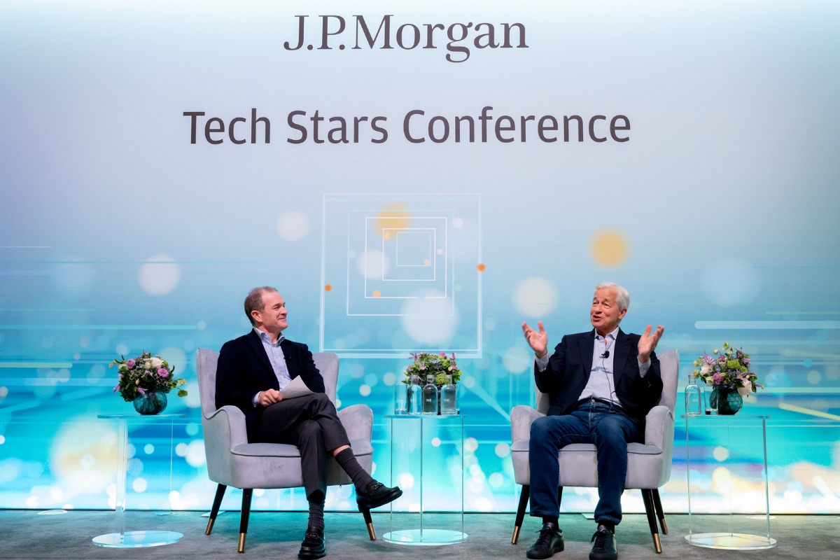 Major banks warn of AI bubble bursting, inflated tech stock valuations