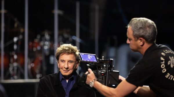 Famous singer Barry Manilow, 82, recovers from lung cancer surgery