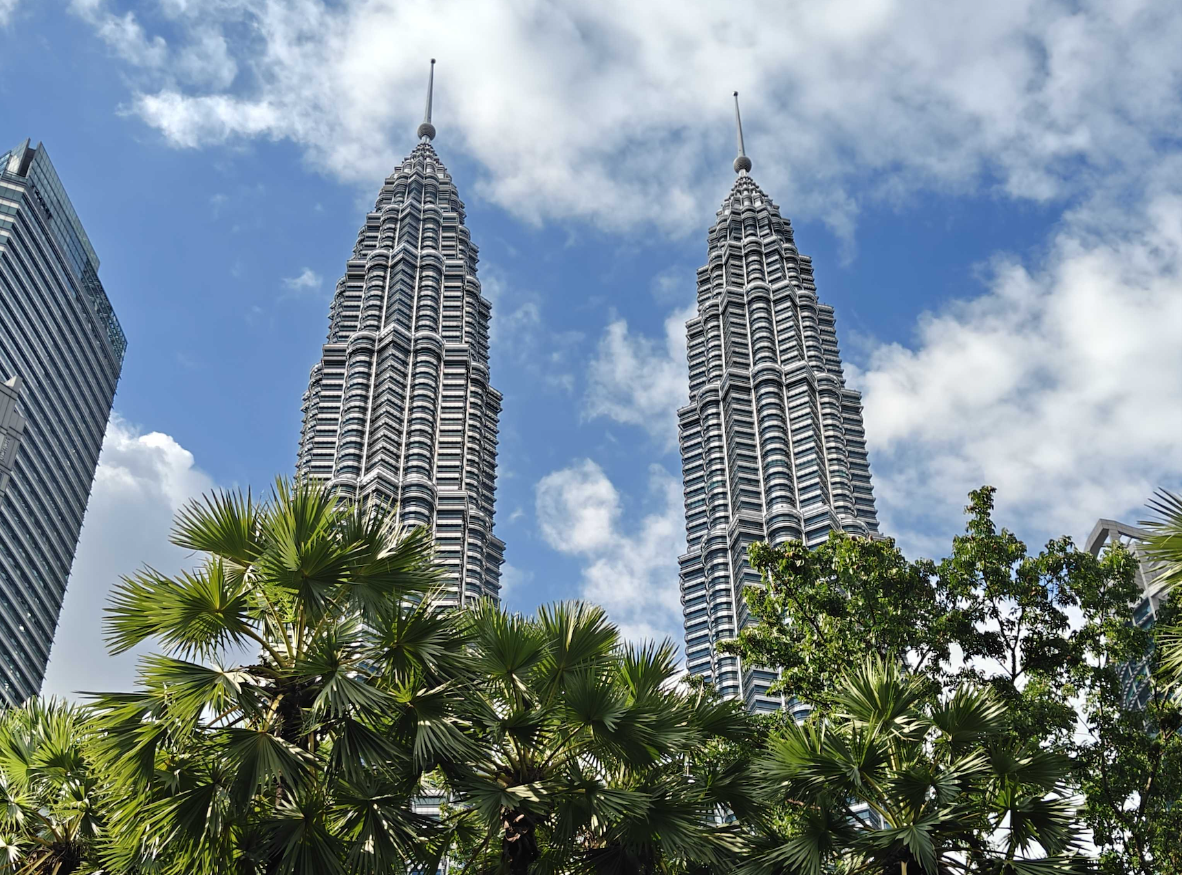 Kuala Lumpur thieves steal millions worth of gold in brazen daylight robbery