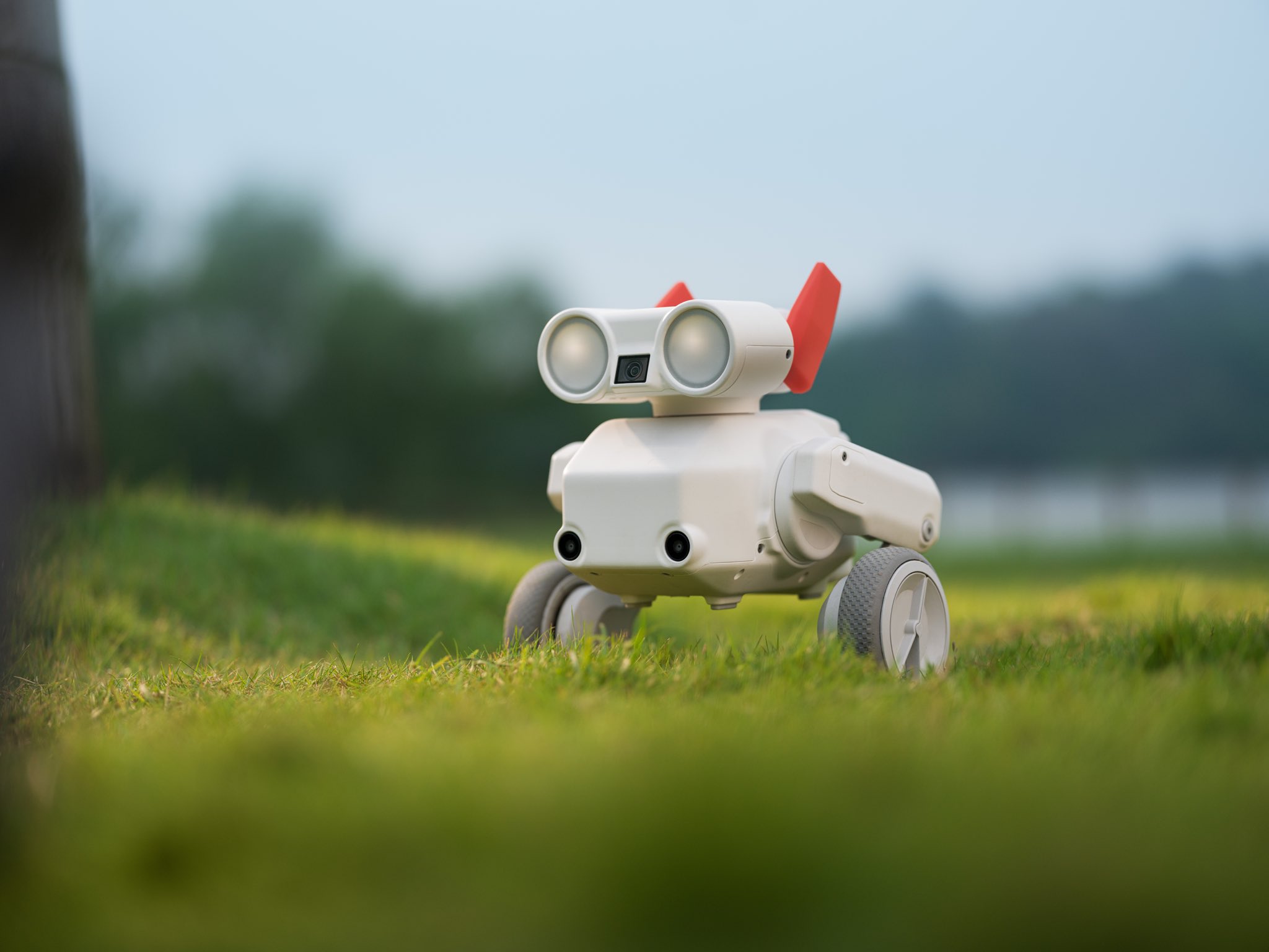 Mondo Robotics creates durable acrobat robot for filming skateboarding
