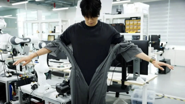 Stanford and KAIST researchers use robotics to dress people in 10 seconds