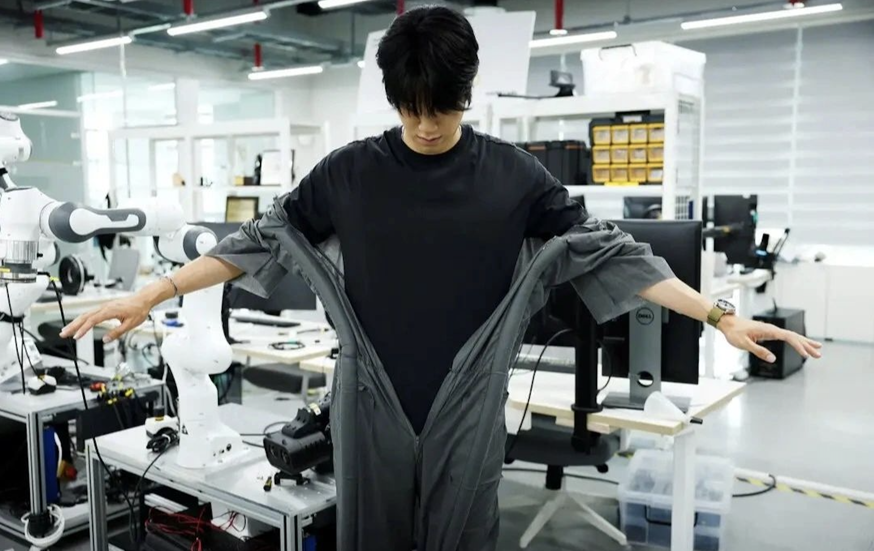 Stanford and KAIST researchers use robotics to dress people in 10 seconds